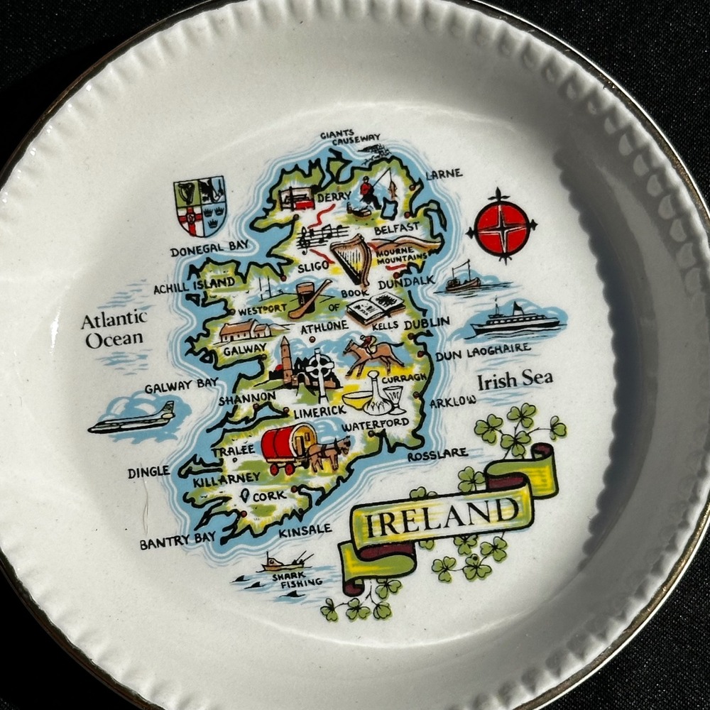 Carrigaline Pottery Souvenir Dish Unisex OS White Excellent Map of Ireland Gold